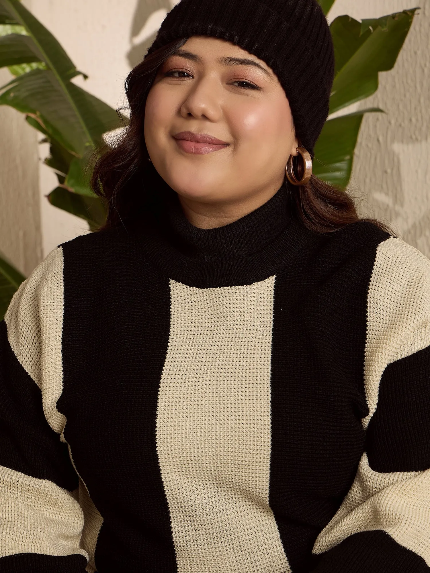 Berrylush Curve Women Black & White Frenchy Two-Tone Printed Turtle Neck Drop-Shoulder Sleeves Ribbed Hem Regular Sweater