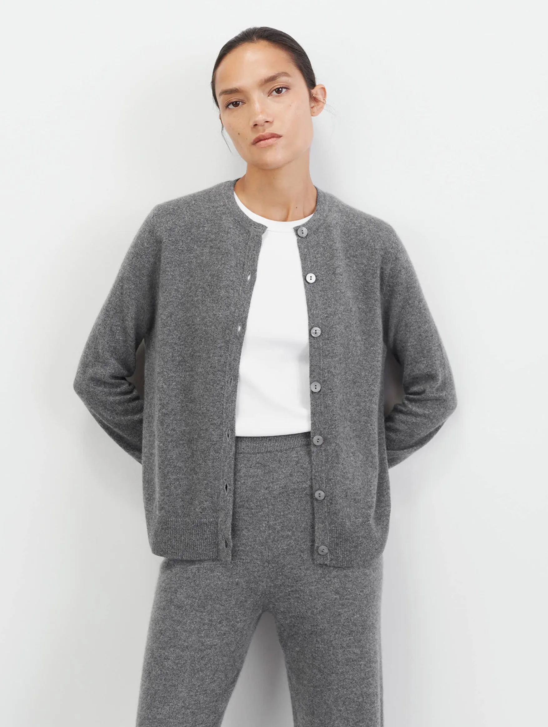 Classic Cashmere Cardigan in Grey