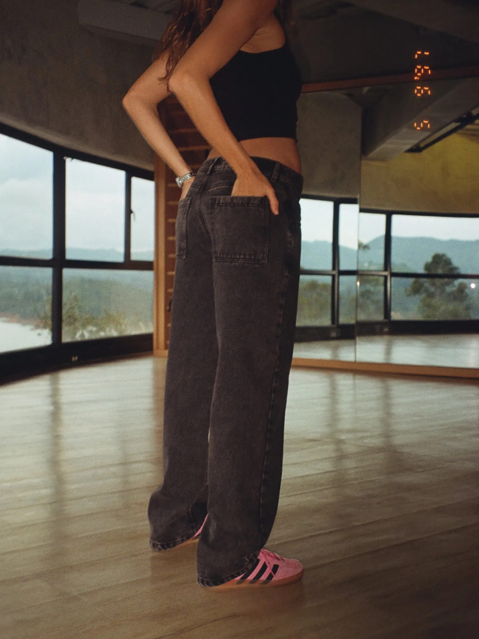 ESSENTIAL CLASSIC JEAN - DUSTY BLACK