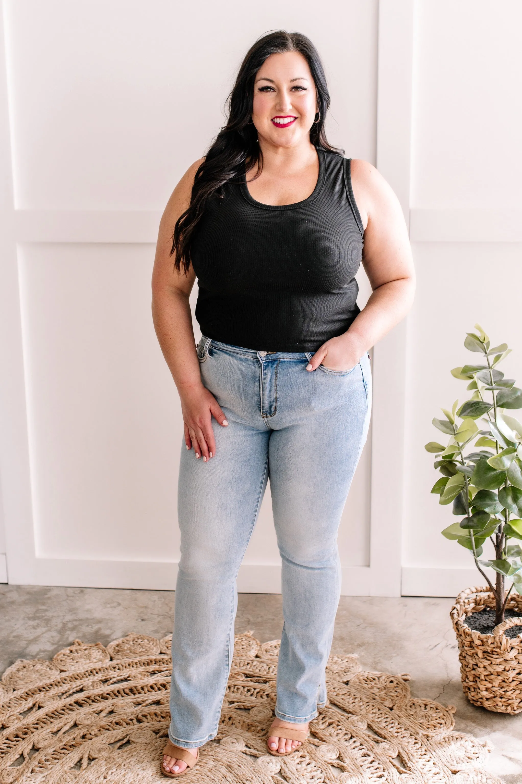 Sleeveless Layering Half Shirt In Dark Black